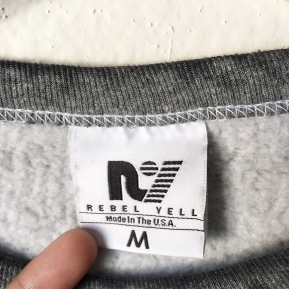 Rebel yell Sweater - Picture 4 of 5